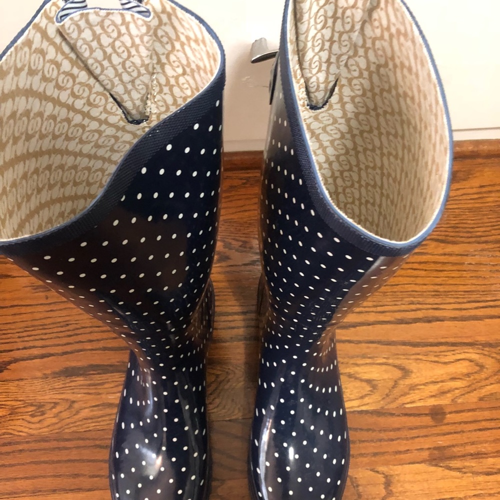 Brand new rain boots size 10